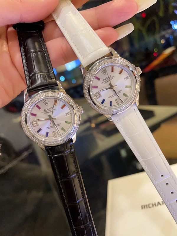 ブランド時計背面デザイン